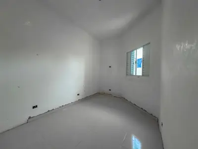 Casa - Sobreposta / baixo com 2 quartos (sendo 1 suite(s)) a 2500,00 metros praia.