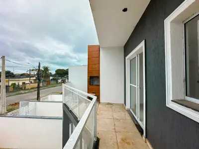 Casa - Sobreposta / alto com 2 quartos (sendo 1 suite(s)) a 2500,00 metros praia.