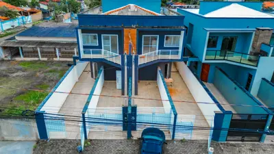 Casa - Sobreposta / alto com 2 quartos (sendo 1 suite(s)) a 2500,00 metros praia.