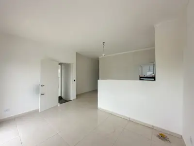 Casa - Sobreposta / alto com 2 quartos (sendo 1 suite(s)) a 2500,00 metros praia.