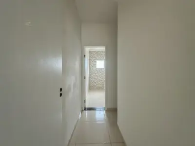 Casa - Sobreposta / alto com 2 quartos (sendo 1 suite(s)) a 2500,00 metros praia.