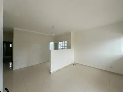 Casa - Sobreposta / alto com 2 quartos (sendo 1 suite(s)) a 2500,00 metros praia.