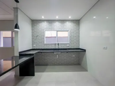 Casa - Térrea com piscina com 2 quartos (sendo 1 suite(s)) a 1000,00 metros praia.