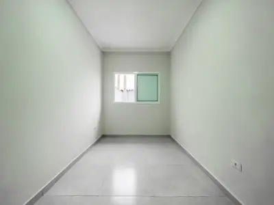 Casa - Térrea com piscina com 2 quartos (sendo 1 suite(s)) a 1000,00 metros praia.