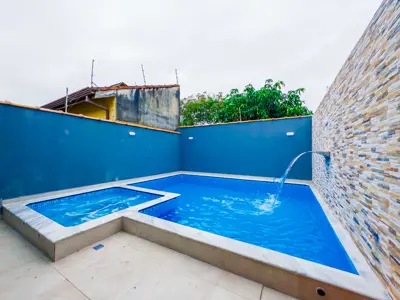 Casa - Térrea com piscina com 2 quartos (sendo 1 suite(s)) a 1000,00 metros praia.