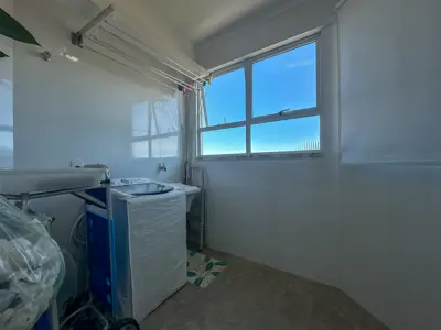 Apartamento - Amplo com 2 quartos (sendo 1 suite(s)) a 700,00 metros praia.