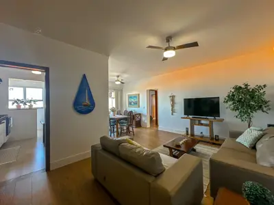 Apartamento - Amplo com 2 quartos (sendo 1 suite(s)) a 700,00 metros praia.