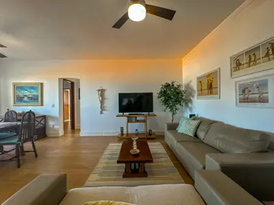 Apartamento - Amplo com 2 quartos (sendo 1 suite(s)) a 700,00 metros praia.