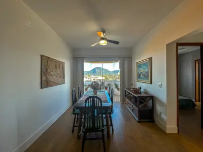 Apartamento - Amplo com 2 quartos (sendo 1 suite(s)) a 700,00 metros praia.