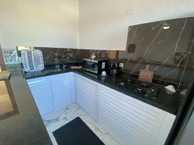 Apartamento - Kitnet com 1 quartos  a 150,00 metros praia.