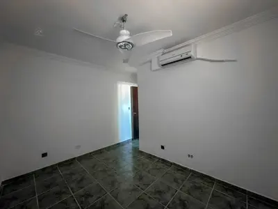 Apartamento - Alto com 3 quartos (sendo 1 suite(s)) a 400,00 metros praia.