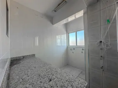 Apartamento - Alto com 3 quartos (sendo 1 suite(s)) a 400,00 metros praia.