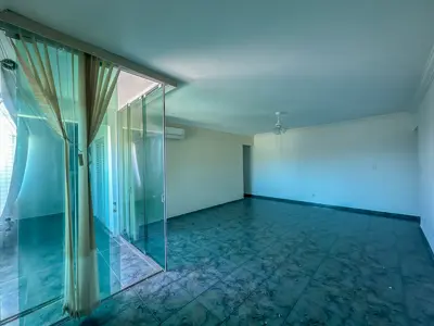 Apartamento - Alto com 3 quartos (sendo 1 suite(s)) a 400,00 metros praia.