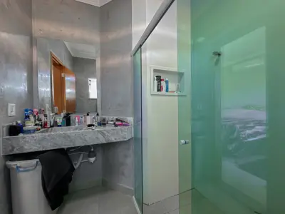 Casa - Sobrado com 2 quartos (sendo 1 suite(s)) a 1100,00 metros praia.