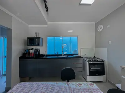 Casa - Sobrado com 2 quartos (sendo 1 suite(s)) a 1100,00 metros praia.