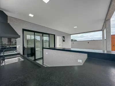 Casa - Sobrado Novo com 4 quartos (sendo 3 suite(s)) a 1,70 metros praia.