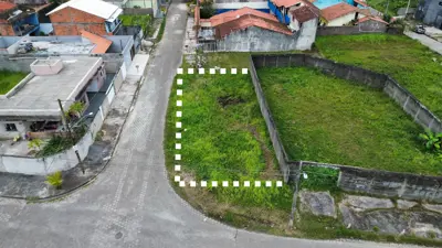 Terreno - Esquina com  quartos  a 950,00 metros praia.