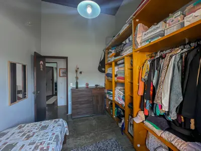 Casa - Sobrado com 5 quartos (sendo 2 suite(s)) a 700,00 metros praia.