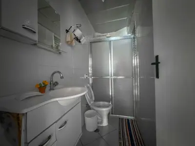 Apartamento - Alto com 3 quartos (sendo 1 suite(s)) a 10,00 metros praia.