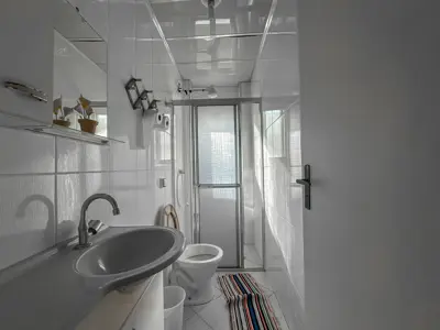 Apartamento - Alto com 3 quartos (sendo 1 suite(s)) a 10,00 metros praia.