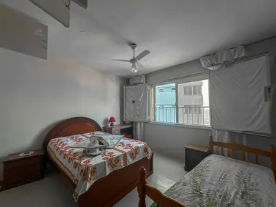 Apartamento - Alto com 3 quartos (sendo 1 suite(s)) a 10,00 metros praia.