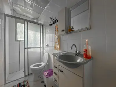 Apartamento - Alto com 3 quartos (sendo 1 suite(s)) a 10,00 metros praia.