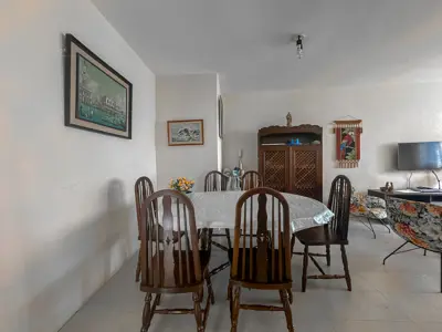 Apartamento - Alto com 3 quartos (sendo 1 suite(s)) a 10,00 metros praia.