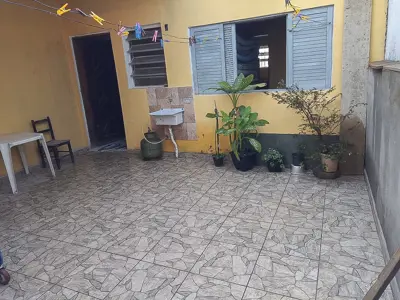 Comercial - Salão e Kit Nets com  quartos  a 5,00 metros praia.