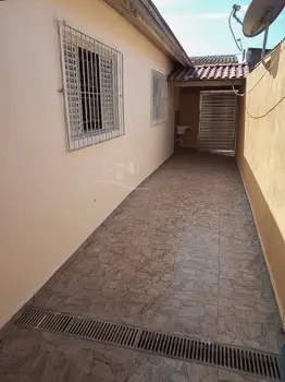 Comercial - Salão e Kit Nets com  quartos  a 5,00 metros praia.