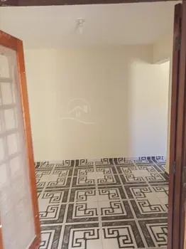 Comercial - Salão e Kit Nets com  quartos  a 5,00 metros praia.