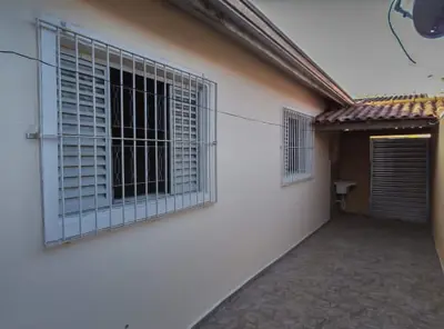 Comercial - Salão e Kit Nets com  quartos  a 5,00 metros praia.