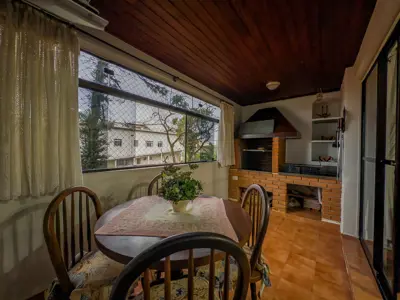 Apartamento - Amplo com 2 quartos (sendo 1 suite(s)) a 350,00 metros praia.