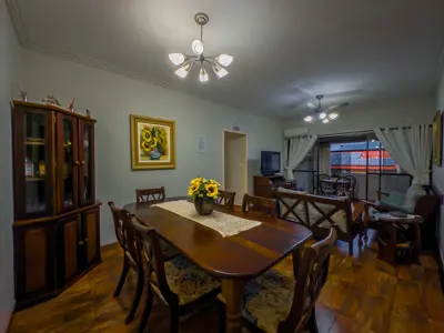 Apartamento - Amplo com 2 quartos (sendo 1 suite(s)) a 350,00 metros praia.