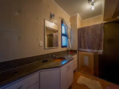Apartamento - Amplo com 2 quartos (sendo 1 suite(s)) a 350,00 metros praia.