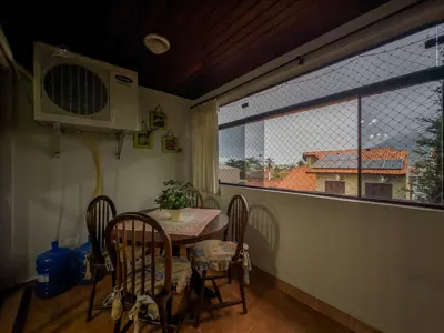Apartamento - Amplo com 2 quartos (sendo 1 suite(s)) a 350,00 metros praia.