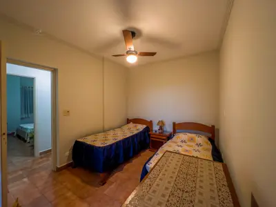 Apartamento - Amplo com 2 quartos (sendo 1 suite(s)) a 350,00 metros praia.