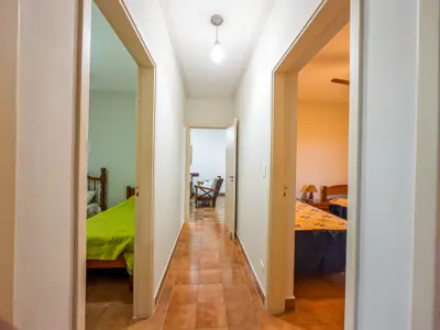 Apartamento - Amplo com 2 quartos (sendo 1 suite(s)) a 350,00 metros praia.