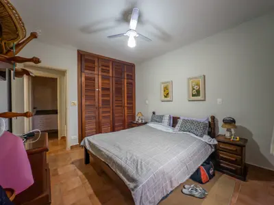 Apartamento - Amplo com 2 quartos (sendo 1 suite(s)) a 350,00 metros praia.
