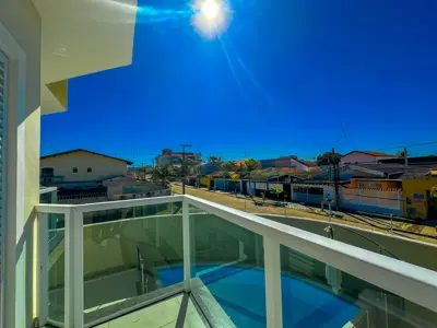 Casa - Sobrado com 3 quartos (sendo 2 suite(s)) a 200,00 metros praia.