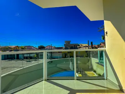 Casa - Sobrado com 3 quartos (sendo 2 suite(s)) a 200,00 metros praia.