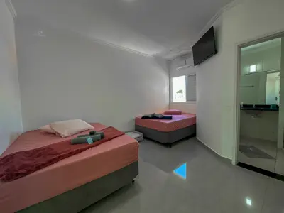 Casa - Sobrado com 3 quartos (sendo 2 suite(s)) a 200,00 metros praia.