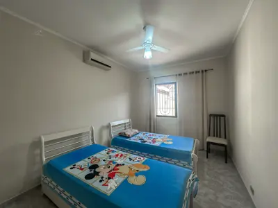 Casa - Térrea com piscina com 3 quartos (sendo 1 suite(s)) a 550,00 metros praia.