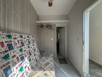 Casa - Térrea com piscina com 3 quartos (sendo 1 suite(s)) a 550,00 metros praia.
