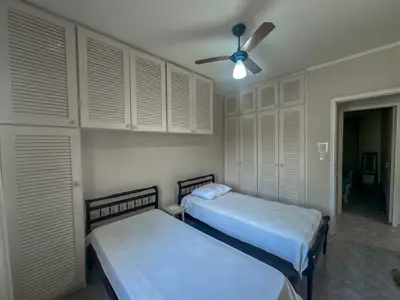 Casa - Térrea com piscina com 3 quartos (sendo 1 suite(s)) a 550,00 metros praia.