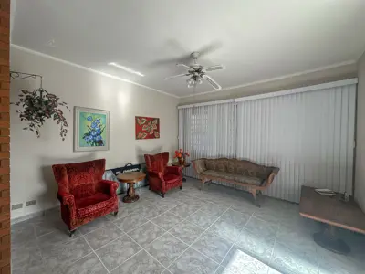 Casa - Térrea com piscina com 3 quartos (sendo 1 suite(s)) a 550,00 metros praia.