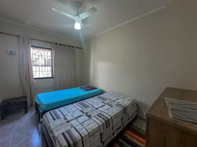 Casa - Térrea com piscina com 3 quartos (sendo 1 suite(s)) a 550,00 metros praia.