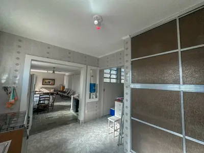 Casa - Térrea com piscina com 3 quartos (sendo 1 suite(s)) a 550,00 metros praia.