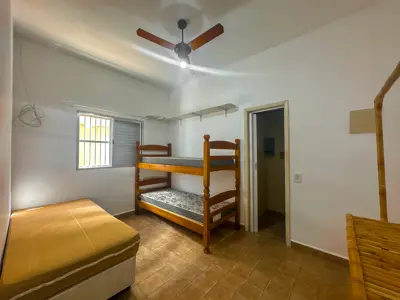 Kitnet - Ampla com 1 quartos  a 300,00 metros praia.