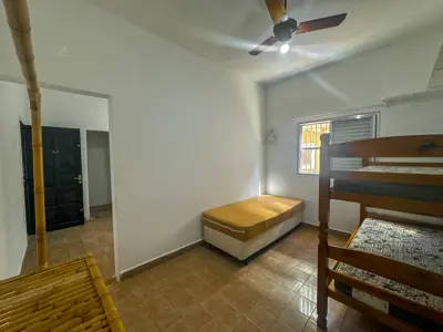 Kitnet - Ampla com 1 quartos  a 300,00 metros praia.