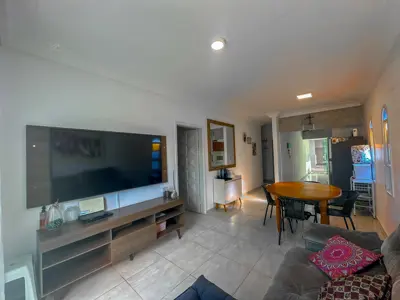 Casa - Térrea com Edícula com 3 quartos (sendo 3 suite(s)) a 400,00 metros praia.